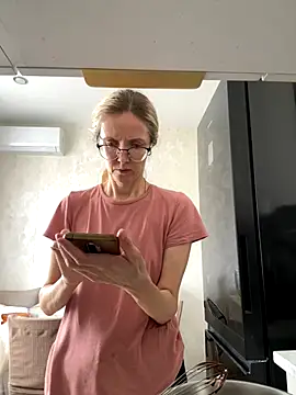 Snapshot of angelmommu chatting on October 30, 8:16 am angelmommu online show from October 30, 8:16 am