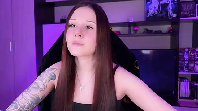 Snapshot of jasminevine chatting on February 25, 1:15 am jasminevine online show from February 25, 1:15 am