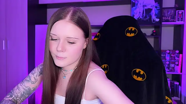 Snapshot of jasminevine chatting on March 20, 1:43 am jasminevine online show from March 20, 1:43 am