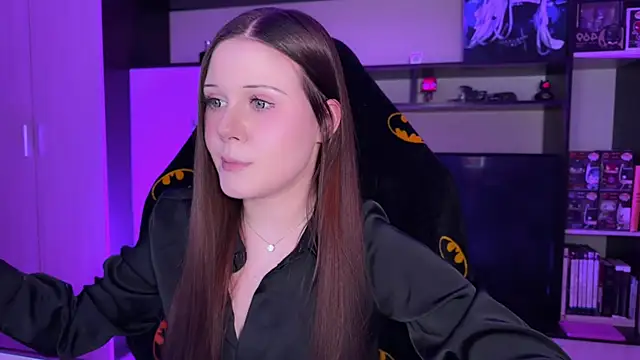Snapshot of jasminevine chatting on April 2, 9:12 pm jasminevine online show from April 2, 9:12 pm