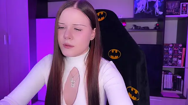 Snapshot of jasminevine chatting on April 13, 12:05 am jasminevine online show from April 13, 12:05 am