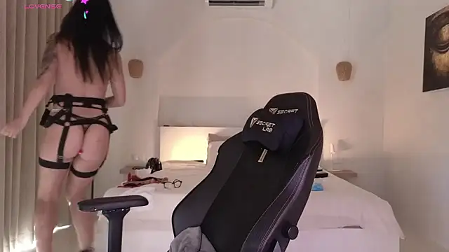 Snapshot of Helena_Karel chatting on January 17, 8:41 am Helena Karel online show from January 17, 8:41 am