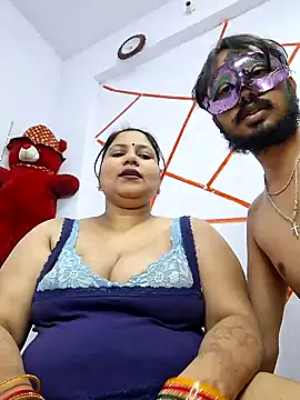 Snapshot of MOM-SUN-COUPLE chatting on February 6, 4:03 pm MOM-SUN-COUPLE online show from February 6, 4:03 pm