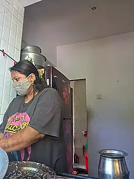 MOM-SUN-COUPLE online show from October 13, 8:58 am