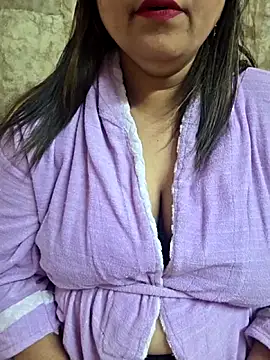 Snapshot of MOM-SUN-COUPLE chatting on April 4, 8:45 am MOM-SUN-COUPLE online show from April 4, 8:45 am