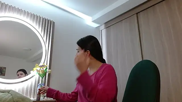 mia  lopez  online show from December 2, 4:18 am