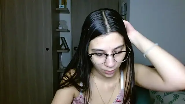 mia  lopez  online show from December 17, 2:06 am