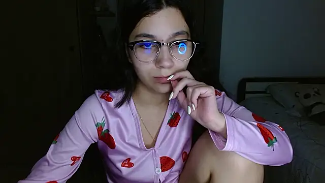 mia  lopez  online show from March 26, 1:33 am