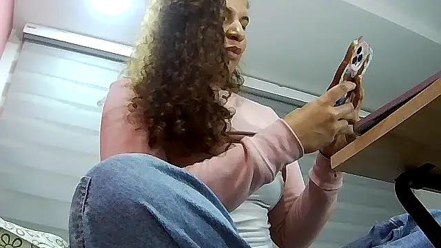 gatubelahot online show from November 15, 12:30 am