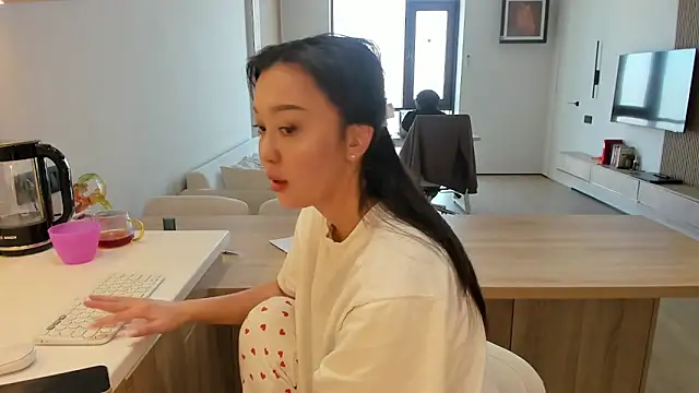 Snapshot of daily_love18 chatting on December 11, 6:47 am daily love18 online show from December 11, 6:47 am