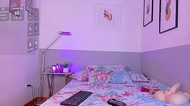 kinkylittlegirll online show from January 17, 2:49 am