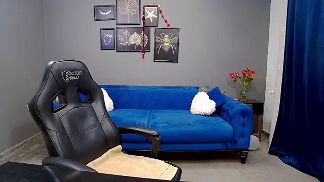 Katewalker  online show from February 17, 6:15 pm