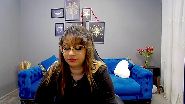 Katewalker  online show from February 21, 6:15 pm