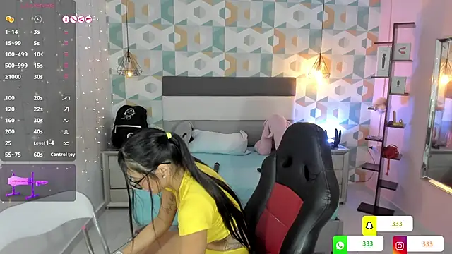 Snapshot of LIA_ROUX1 chatting on March 4, 6:04 am LIA ROUX1 online show from March 4, 6:04 am