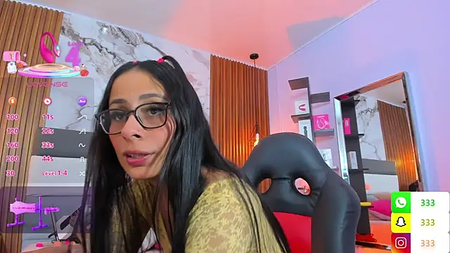 Snapshot of LIA_ROUX1 chatting on February 26, 3:38 am LIA ROUX1 online show from February 26, 3:38 am