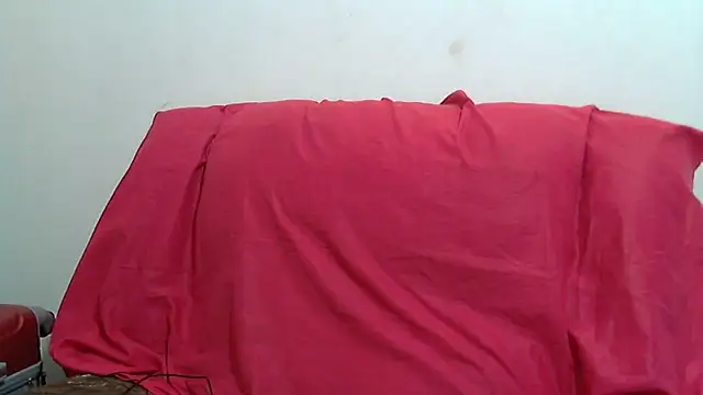 Snapshot of sluttylaura21 chatting on February 26, 6:00 pm sluttylaura21 online show from February 26, 6:00 pm