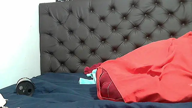 Snapshot of sluttylaura21 chatting on March 9, 2:43 pm sluttylaura21 online show from March 9, 2:43 pm