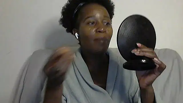 Snapshot of sluttylaura21 chatting on March 17, 5:27 pm sluttylaura21 online show from March 17, 5:27 pm