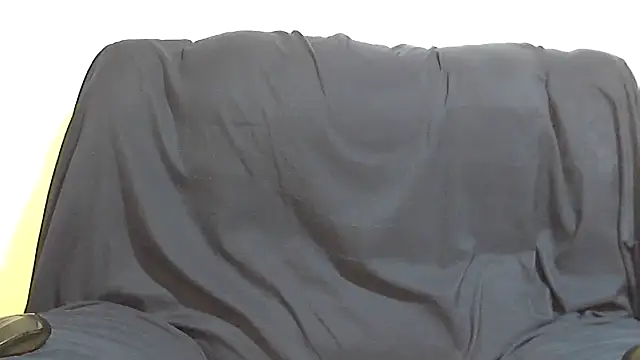 Snapshot of sluttylaura21 chatting on March 23, 4:38 am sluttylaura21 online show from March 23, 4:38 am