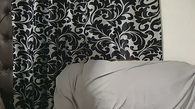 Snapshot of sluttylaura21 chatting on September 9, 5:12 pm sluttylaura21 online show from September 9, 5:12 pm