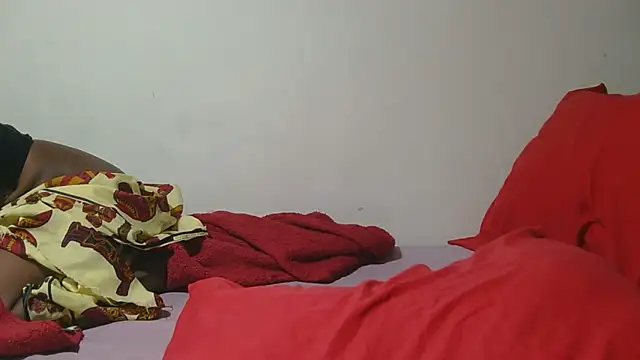 Snapshot of sluttylaura21 chatting on September 17, 4:52 pm sluttylaura21 online show from September 17, 4:52 pm