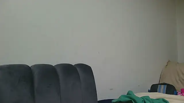 sluttylaura21 online show from May 3, 5:41 pm