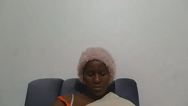 Snapshot of sluttylaura21 chatting on June 19, 5:39 pm sluttylaura21 online show from June 19, 5:39 pm