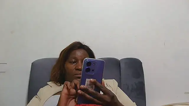 Snapshot of sluttylaura21 chatting on June 25, 5:17 pm sluttylaura21 online show from June 25, 5:17 pm