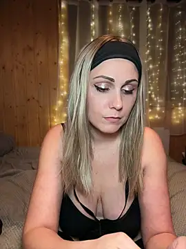 Snapshot of Leanymphoo chatting on February 18, 4:25 pm Leanymphoo online show from February 18, 4:25 pm