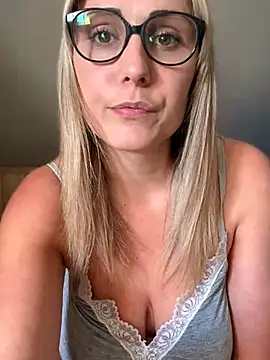 Snapshot of Leanymphoo chatting on March 27, 10:48 am Leanymphoo online show from March 27, 10:48 am