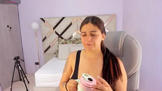 Snapshot of kylie_reyes chatting on February 20, 7:58 pm kylie reyes online show from February 20, 7:58 pm