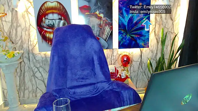 Snapshot of EmiTranny chatting on March 21, 12:51 am EmiTranny online show from March 21, 12:51 am