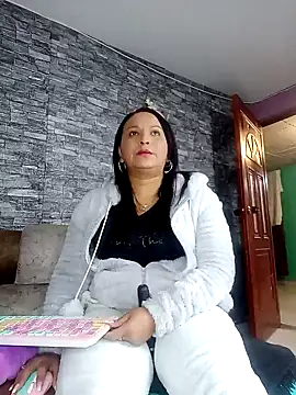 Snapshot of Danna_Paolaa_ chatting on January 24, 4:27 am Danna Paolaa  online show from January 24, 4:27 am