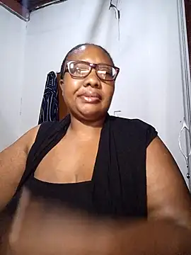 Snapshot of YELLOW_BONE chatting on October 10, 12:20 am YELLOW BONE online show from October 10, 12:20 am