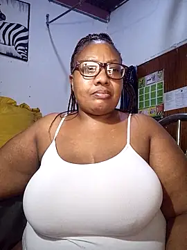 Snapshot of YELLOW_BONE chatting on April 6, 9:16 pm YELLOW BONE online show from April 6, 9:16 pm
