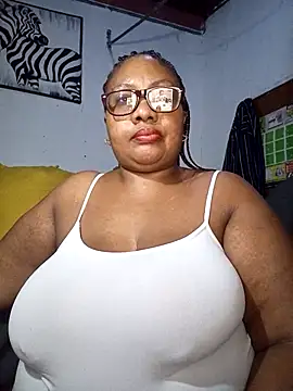 Snapshot of YELLOW_BONE chatting on April 8, 8:20 pm YELLOW BONE online show from April 8, 8:20 pm