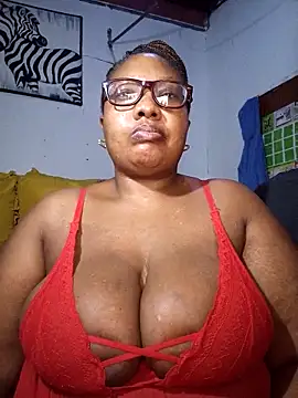 Snapshot of YELLOW_BONE chatting on April 24, 9:06 pm YELLOW BONE online show from April 24, 9:06 pm
