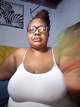 Snapshot of YELLOW_BONE chatting on April 26, 9:45 pm YELLOW BONE online show from April 26, 9:45 pm