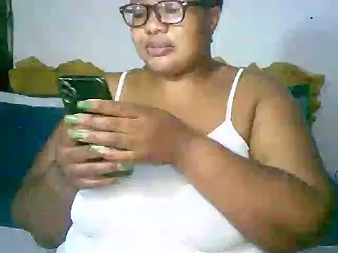 Snapshot of YELLOW_BONE chatting on May 14, 6:53 am YELLOW BONE online show from May 14, 6:53 am
