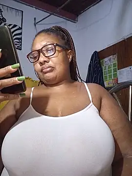 Snapshot of YELLOW_BONE chatting on May 14, 11:22 pm YELLOW BONE online show from May 14, 11:22 pm