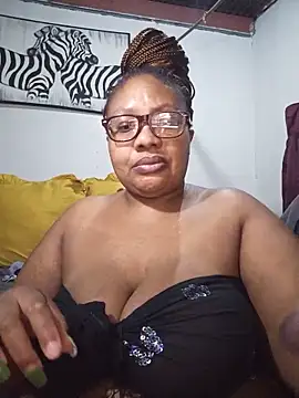 Snapshot of YELLOW_BONE chatting on May 19, 9:21 pm YELLOW BONE online show from May 19, 9:21 pm