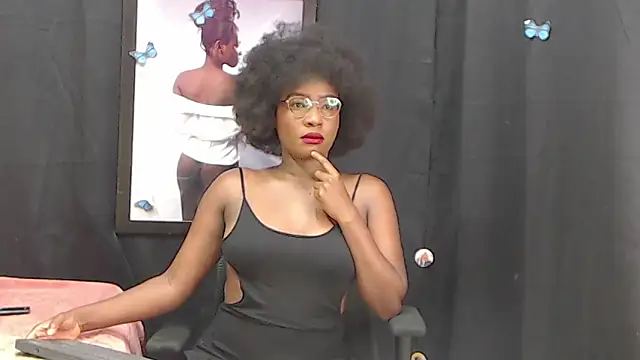 Snapshot of lia_thomsonn chatting on February 14, 5:19 am lia thomsonn online show from February 14, 5:19 am