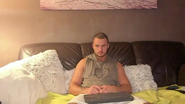 paulblack21 online show from October 26, 1:00 am