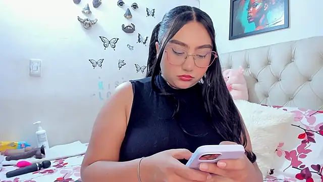 NayaWayne online show from March 18, 5:27 pm