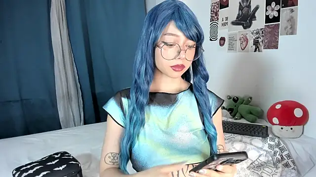 Snapshot of acid_candy_ chatting on April 20, 12:35 am acid candy online show from April 20, 12:35 am