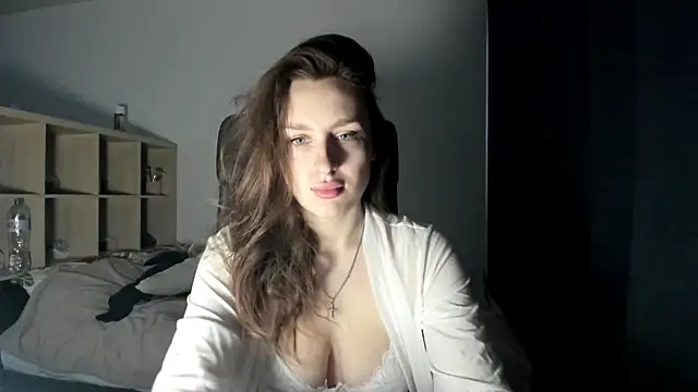 Snapshot of Ella___Bell chatting on February 24, 6:27 am Ella Bell online show from February 24, 6:27 am