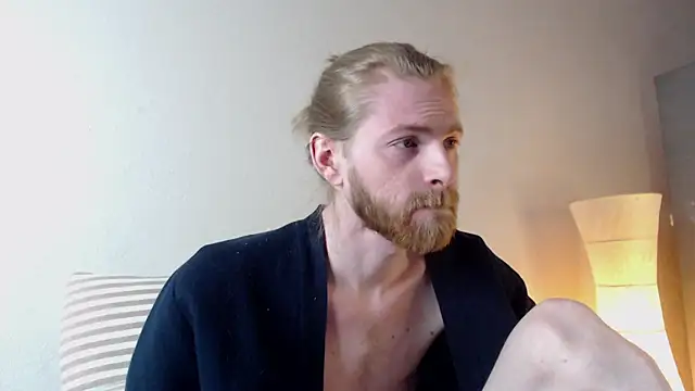 Snapshot of Damien_Bi chatting on February 26, 4:58 am Damien Bi online show from February 26, 4:58 am