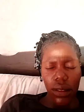 Snapshot of Slender-simple1 chatting on December 14, 4:40 am Slender-simple1 online show from December 14, 4:40 am