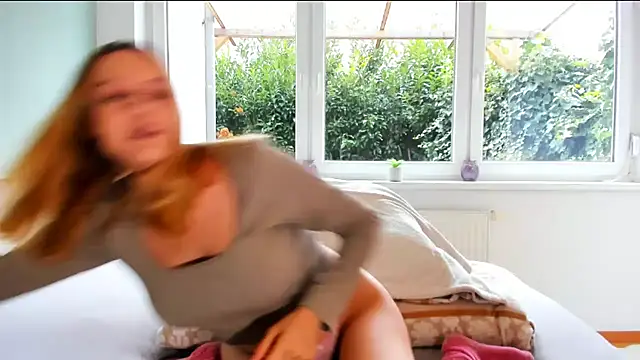 Snapshot of LaurenSommer chatting on November 20, 8:25 am LaurenSommer online show from November 20, 8:25 am