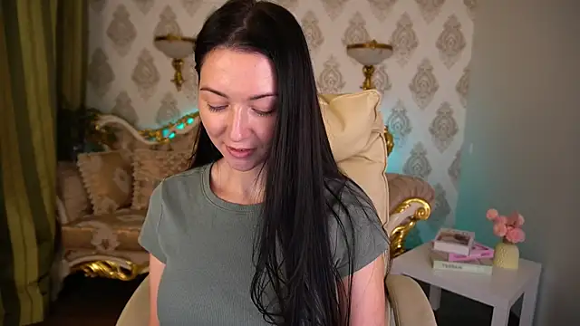 EmilyHalls online show from January 18, 5:37 pm